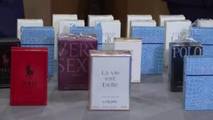 4 Metro Detroit Men acusado de vender perfume de luxo falso, colônia online