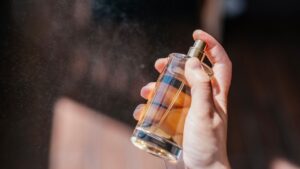 Os melhores perfumes para uma consulta diária, de acordo com a AI