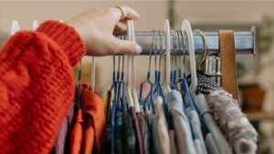 Bazar da Receita Federal em Curitiba terá eletrônicos e perfumes com renda revertida a projeto social; veja a programação