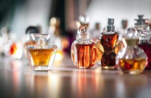 Quais são os melhores perfumes para comprar nos Estados Unidos por menos de US $ 50, de acordo com a inteligência artificial