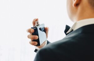 Os oito melhores perfumes para homens que cheiram ricos e são baratos nos EUA.