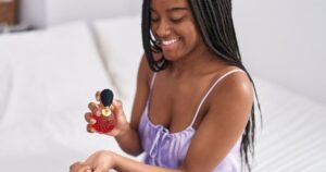 Perfumes femininos da Natura: 3 opções da marca que superam fragrâncias importadas – e vão elevar o seu cheiro de rica agora mesmo no inverno