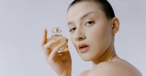 5 perfumes baratinhos e semelhantes aos de marcas de luxo