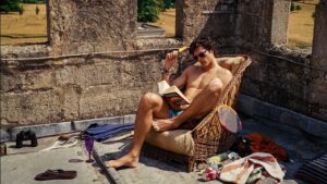 10 perfumes intensos para ser o homem mais sedutor das noites de verão