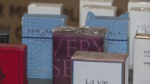 Perfume de falsificação maciça, busto de Colônia leva a acusações contra 4 homens de Michigan