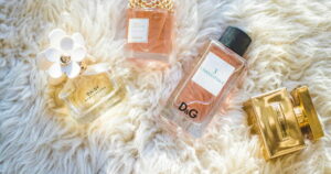 Aqui estão os 10 perfumes mais recomendados no verão!