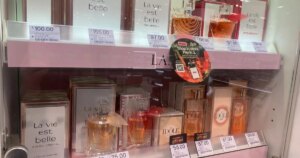 Compradores de botas Ditch Lancome La Vie Est Belle por £ 48 garrafa que geralmente é quase £ 100