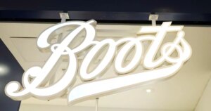 Os compradores de botas dizem que estão ‘parados na rua’ mais de £ 52 perfume