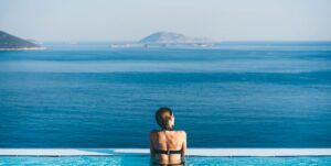 Os 11 melhores perfumes aquáticos que cheiram a férias