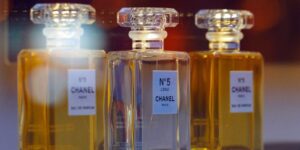 Os 17 melhores perfumes em pó de 2024