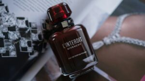 8 perfumes femininos importantes que vão Duro O dia Inteiro na Sua Pele