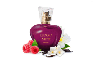 Outro perfume que a personagem amaria é o Eudora Kiss Me Cabernet, que mistura o viciante com o sensual