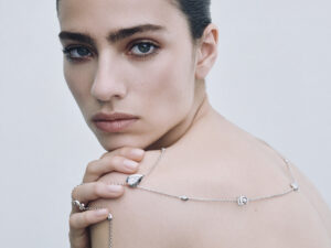 A coleção de alta joalheria Chanel N°5 é estrelada por Loli Bahia