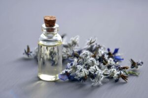 6 perfumes baratos que duram o dia todo e têm cheiro de grife