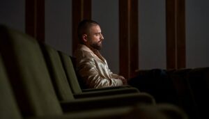 “ANTES, UE Buscava Felicidade Fora.