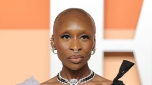 Este perfume quente é o perfume exclusivo de Cynthia Erivo