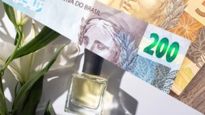 Três perfumes brasileiros baratos que fixam por horas e custam menos de R$ 200