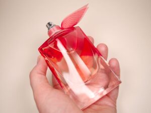 4 perfumes mais baratos e idênticos ao La Vie Est Belle para usar nas festas de fim de ano