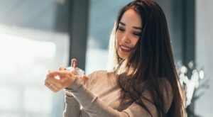 5 perfumes femininos com feromônio para deixar os homens loucos por você