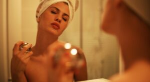 4 perfumes femininos com feromônio para quem quer atrair com charme e mistério