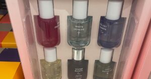 Os compradores da M&S correm para comprar um conjunto de perfume pela metade do preço que vê os aromas reduzidos para £ 2,78