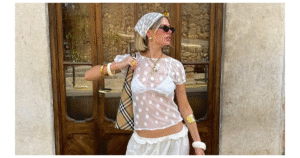 Eu não tinha me rendido à moda dos perfumes árabes até experimentar este perfume de flores brancas, que tem um cheiro de mulher rica e todo mundo adora