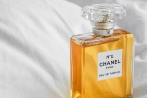 Por que Chanel No 5 quebra todas as regras de fragrâncias limpas