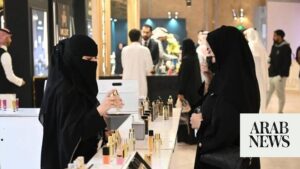 Aromas lucrativos atraem novos investidores para o mercado de perfumes saudita