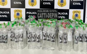 Remessa de lança-perfume é apreendida em agência dos Correios em Feira de Santana