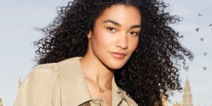 Burberry convoca Olivia Dean para lançamento de novo perfume