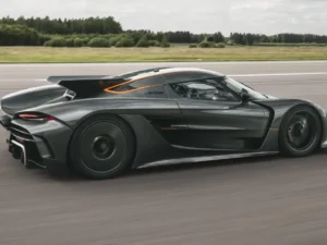 Veja o Top 10 carros mais rápidos do mundo em 2025