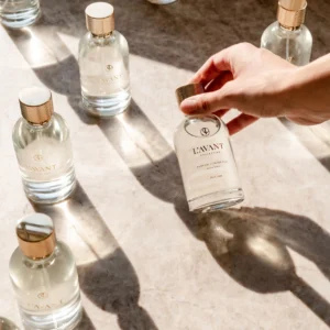 Os melhores sprays de fragrâncias para casa limpa para uma mudança instantânea na vibração do ambiente